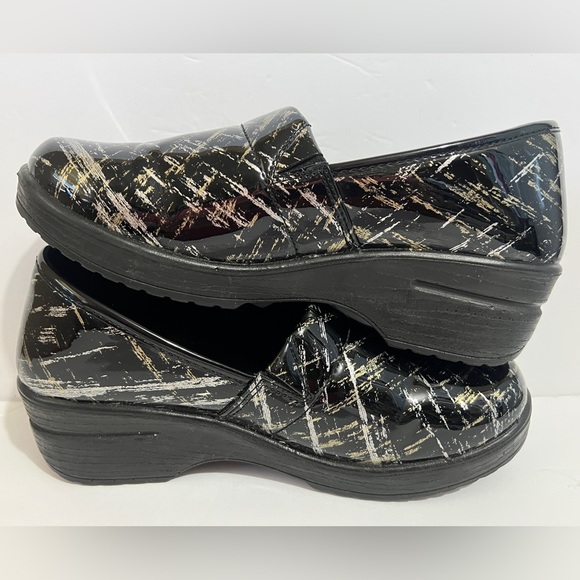 Women’s Easy Works by Easy Street Laurie Work Shoes Size 9W Black/Silver/Gold - Picture 6 of 12
